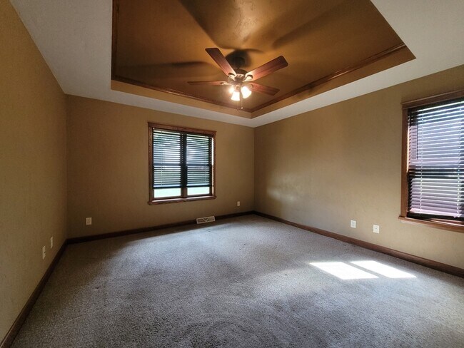 Building Photo - 3504 N Erin Dr