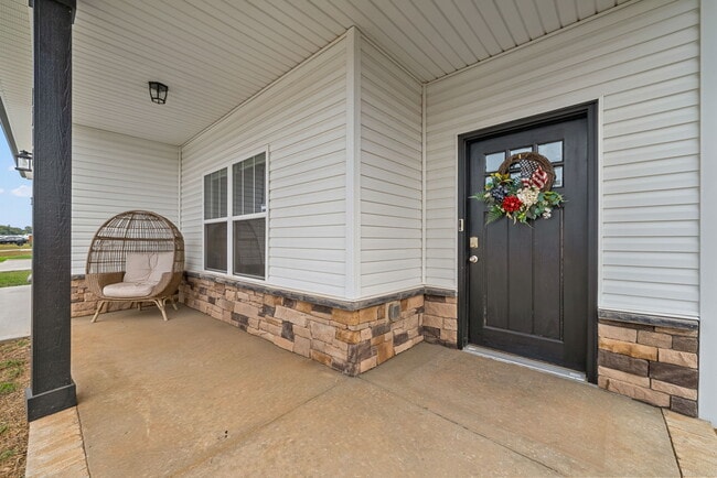 Building Photo - 1511 Kingbird Dr