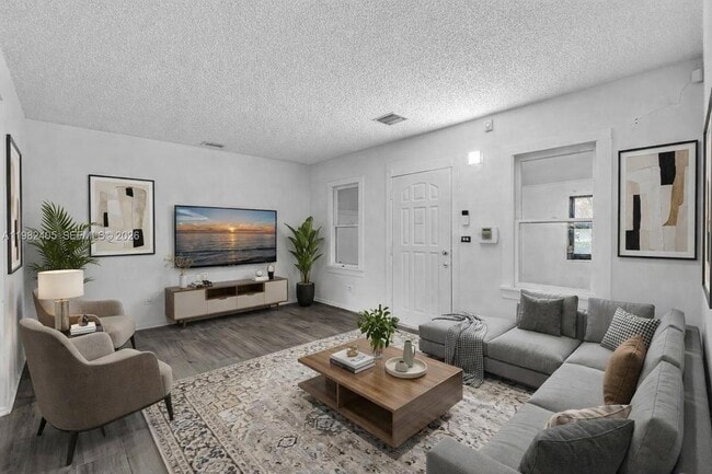 Foto del edificio - 118 NW 44th St