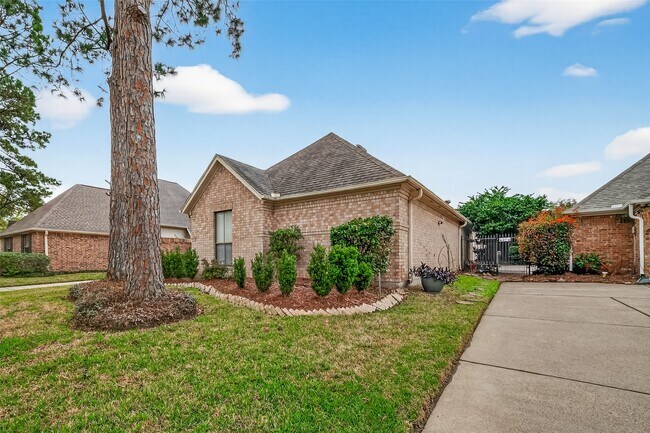 Building Photo - 2043 Park Grand Rd