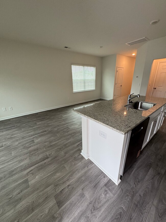 Building Photo - 2840 Egert Dr