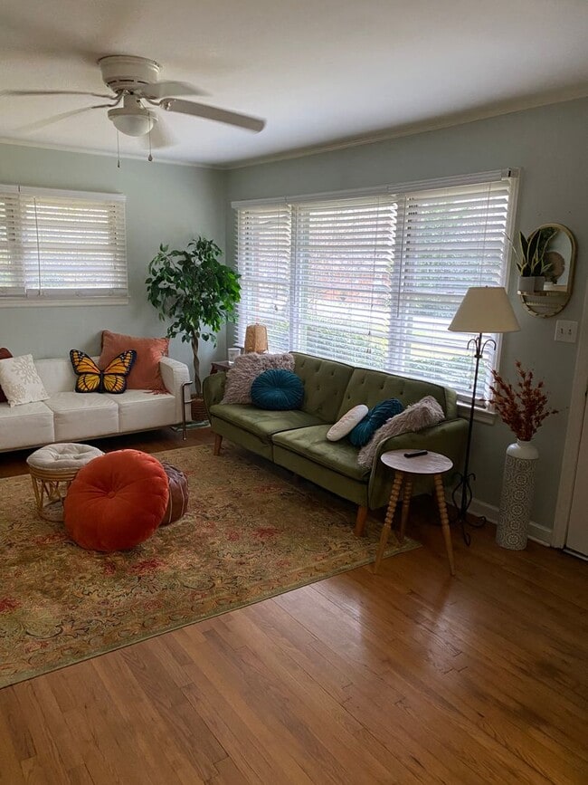 Building Photo - Three Bedroom off Miledge