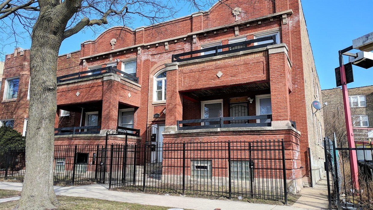 Primary Photo - 7053 S Indiana Ave
