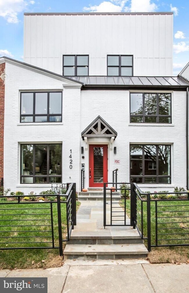 Modern, spacious 2BR 2BA near Union Market - Modern, spacious 2BR 2BA near Union Market House