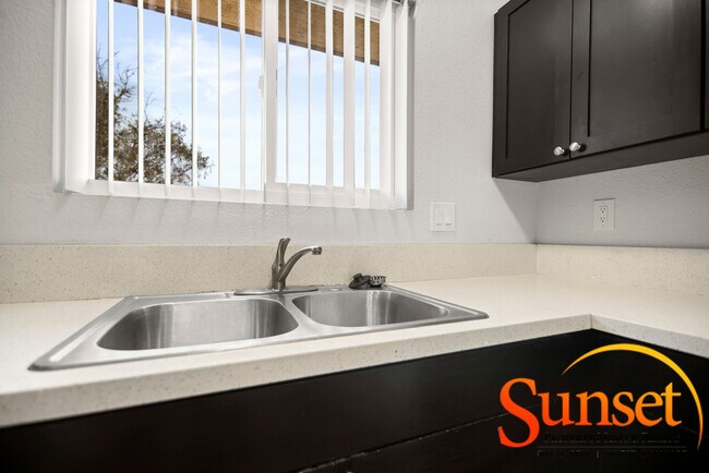 Kitchen - 1855 Bayview Heights Dr