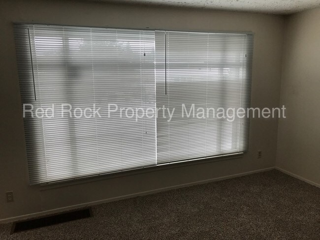 Building Photo - 6004 N Montevista Pl