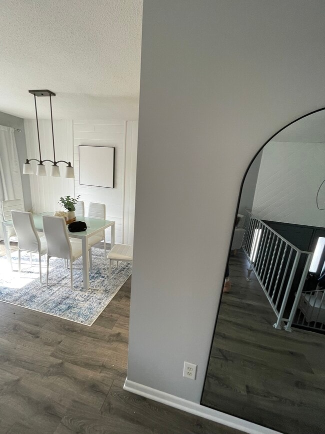 Building Photo - 6941 Ives Ln N