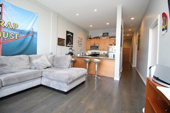 Foto del edificio - 1540 W Fullerton Ave