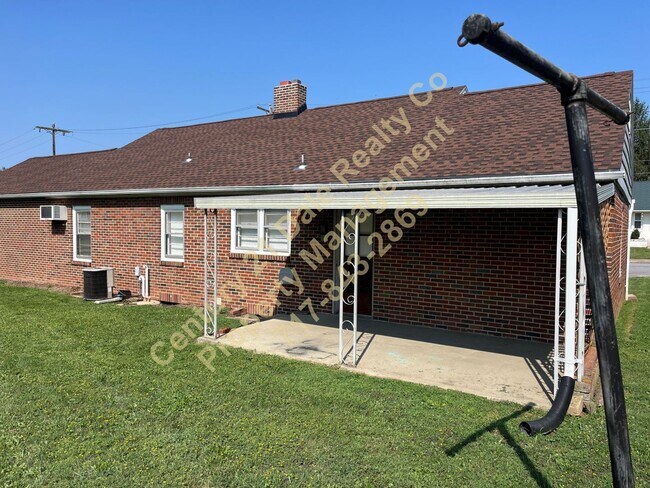 Foto del edificio - Lovely 3 Bedroom 1 bath all One Level Home...