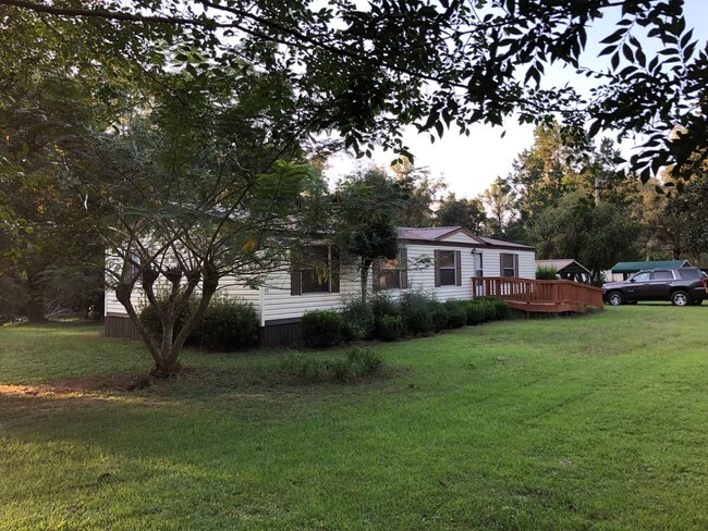 Building Photo - THREE BEDROOM, TWO BATH DOUBLEWIDE