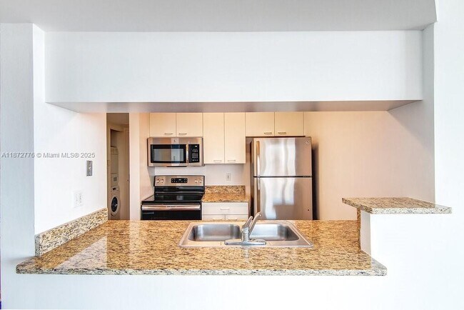 Building Photo - 1756 N Bayshore Dr