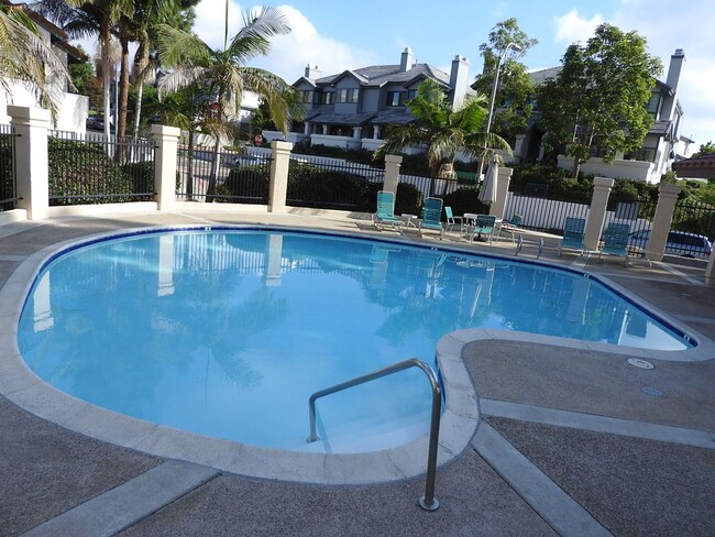 Foto del edificio - UTC Recently Remodeled Townhouse