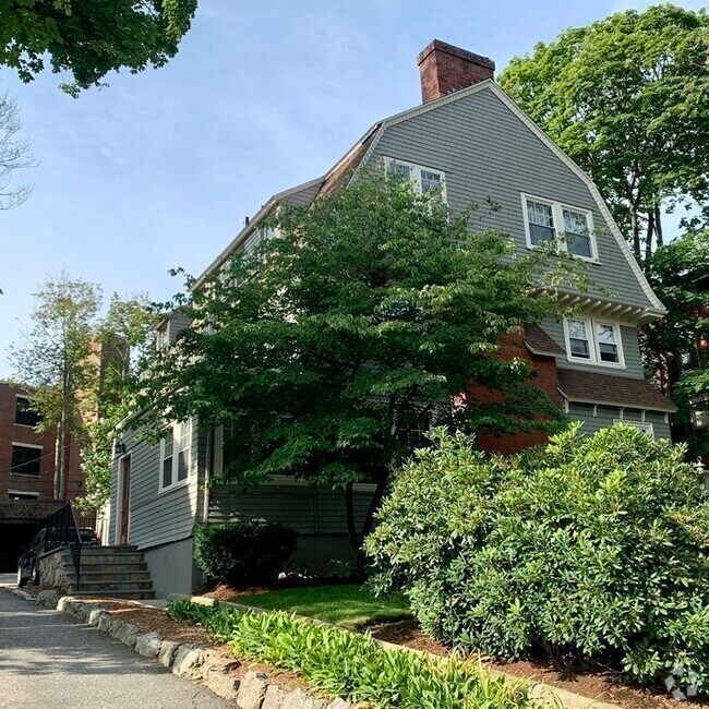 Building Photo - 16 Braemore Rd