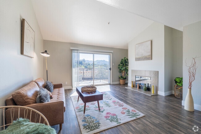 2X2 Platinum - 2BR, 2BA - 1,000SF - Living Room - The Terraces