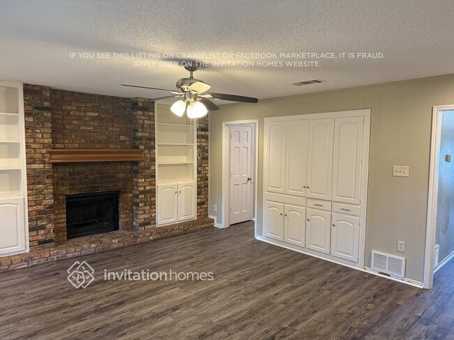 Building Photo - 1517 Woodvale Dr