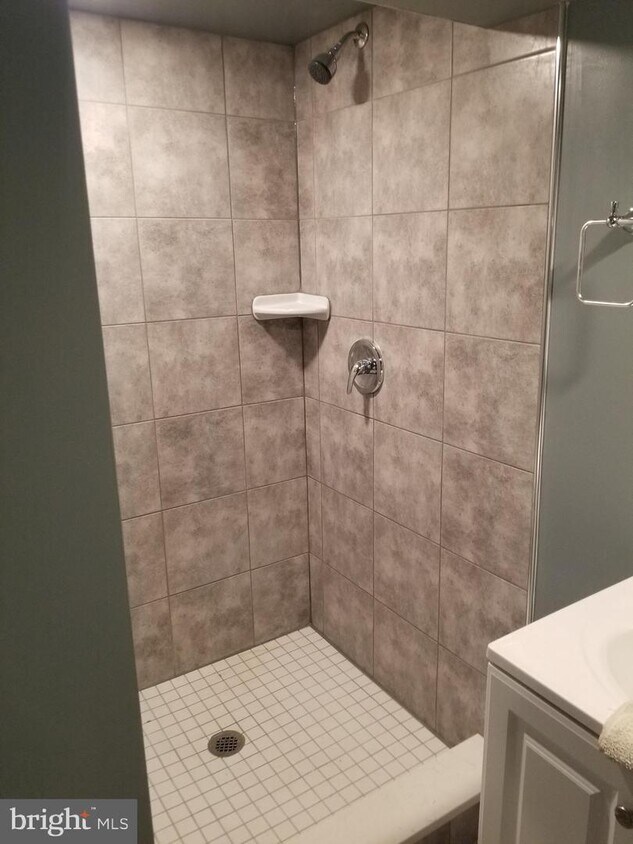 Foto principal - 245 Stemmers Run Rd