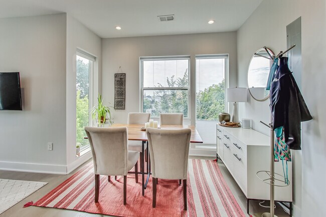 Foto del edificio - 653 Irving St NW