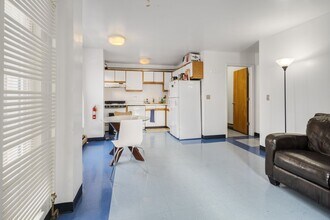 Building Photo - 401 College Ave