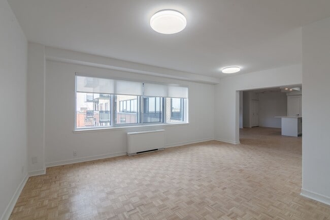 Building Photo - 4555 Av. Bonavista