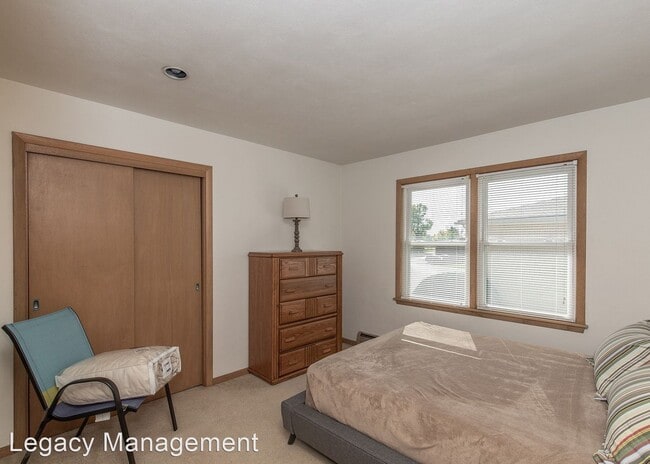 Building Photo - 1016 Lincoln Rd