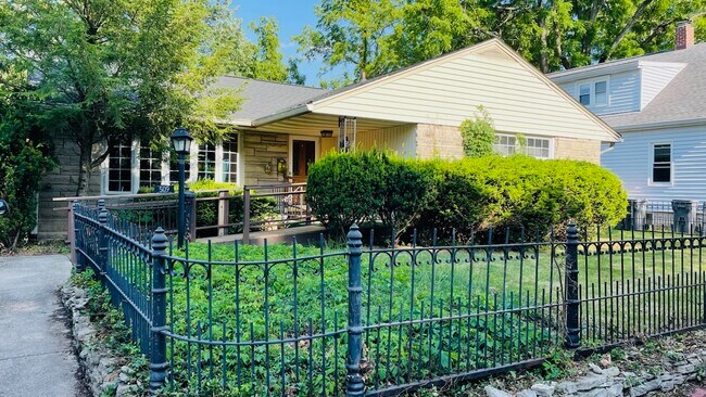 Building Photo - 509 S Swain Ave