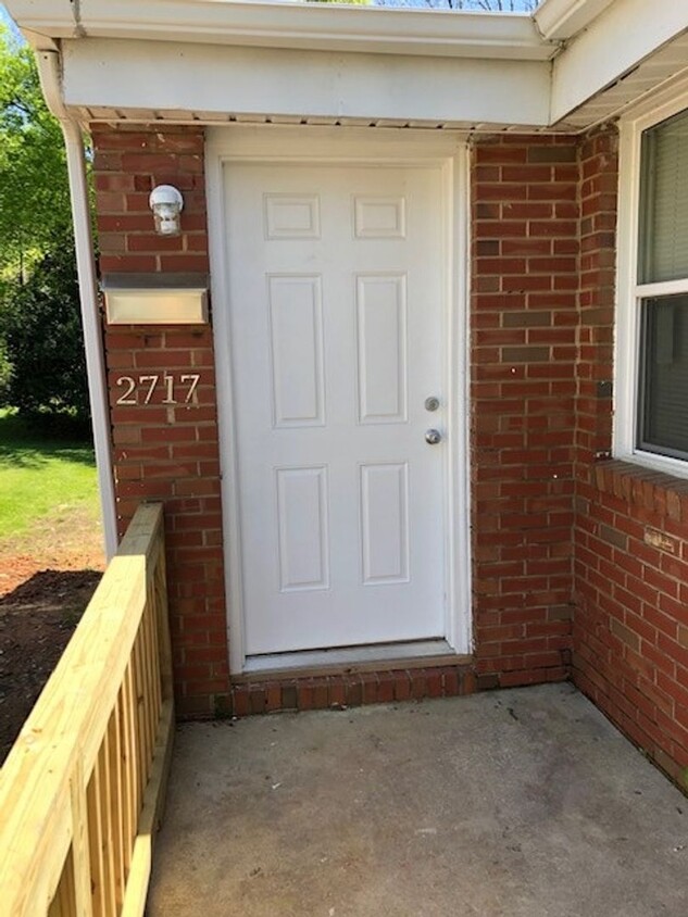 Primary Photo - Cute 2 Bedroom Duplex near Freedom Drive