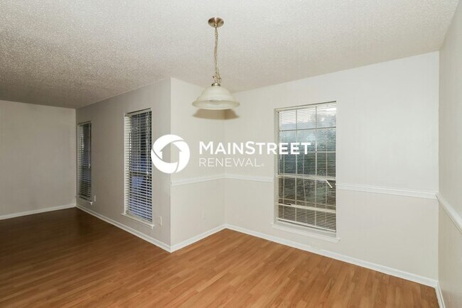 Foto del edificio - 4 Bedroom Pet-Friendly Home in Humble, TX with Main Street Renewal