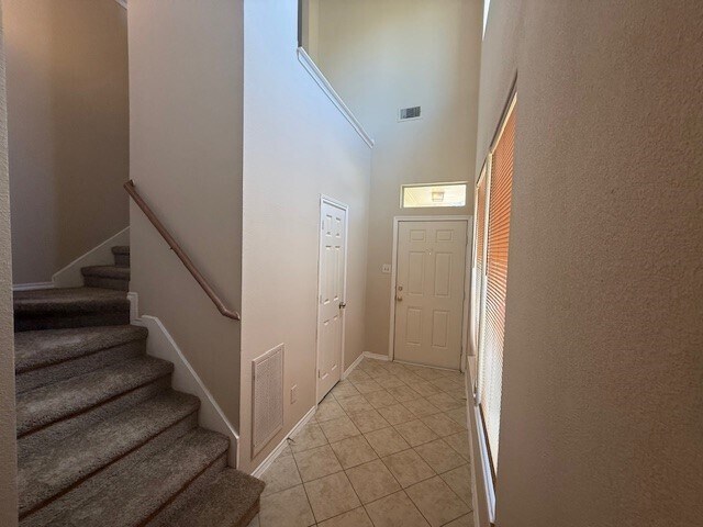 Building Photo - 726 Woodport Ln