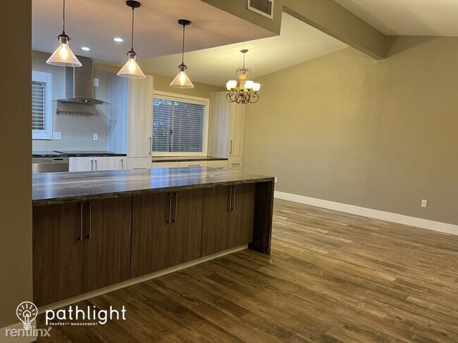 Foto del edificio - 4 br, 3 bath House - 3733 Rockland Drive UNIT