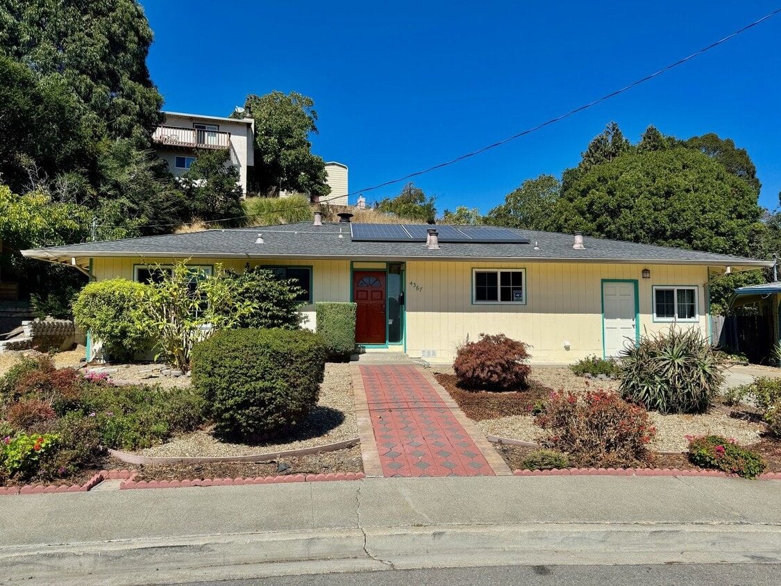 Single Family Home 3 Bed / 1 Bath Home w/ Familyroom - Richmond, CA - Single Family Home 3 Bed / 1 Bath Home w/ Familyroom - Richmond, CA
