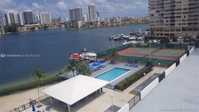 Foto del edificio - 2780 NE 183rd St