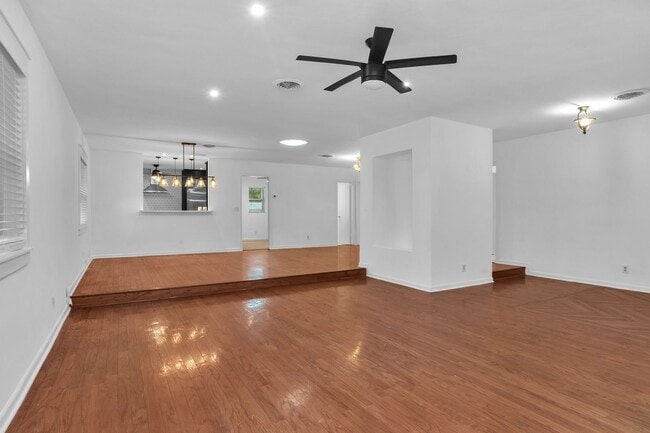 Building Photo - Beautiful Hollywood Home