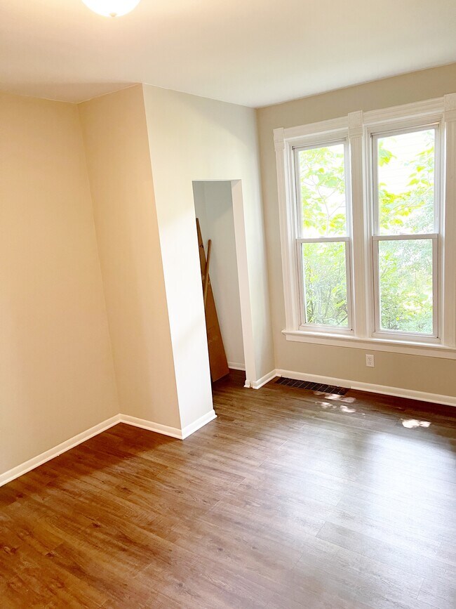 Dormitorio 1 - 227 N California St
