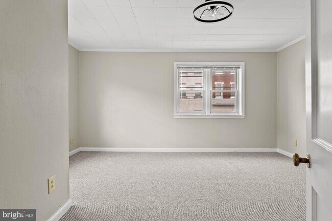 Foto del edificio - 225 E Hector St