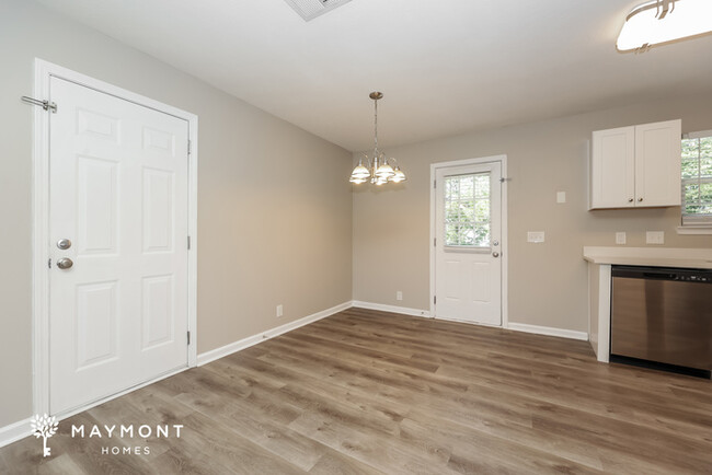 Building Photo - 1320 Lyndsey Ridge Dr