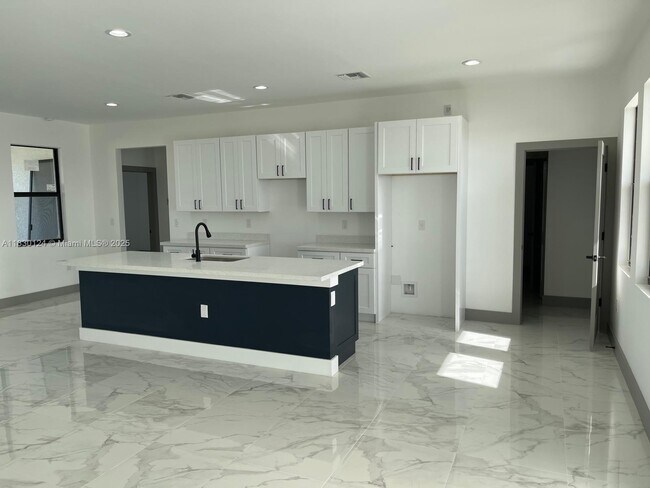 Foto del edificio - 3000 Nelson Rd N