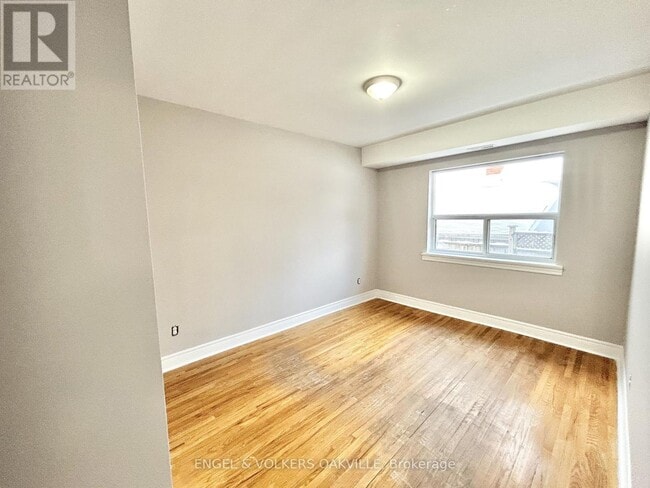 Photo du bâtiment - 15 Thirty Third St