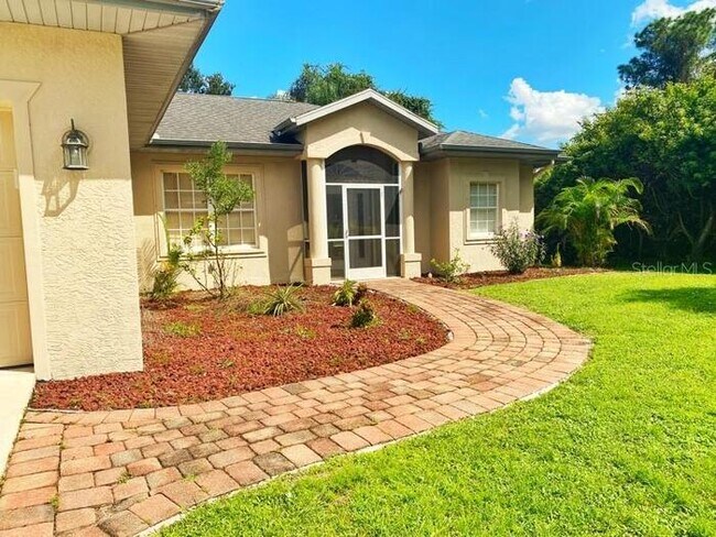 Foto del edificio - 3BR/2Bath Rental or Rent-to-Own Pool Home!