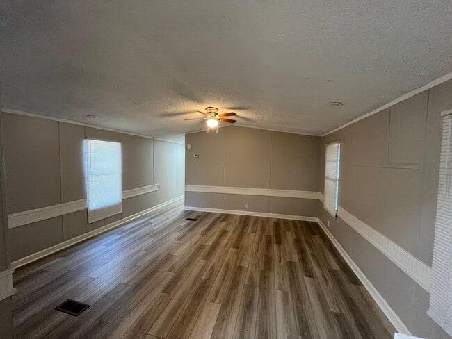 Foto del edificio - 6803 Waters Ave