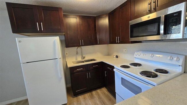 Building Photo - 416 Lakeside Dr