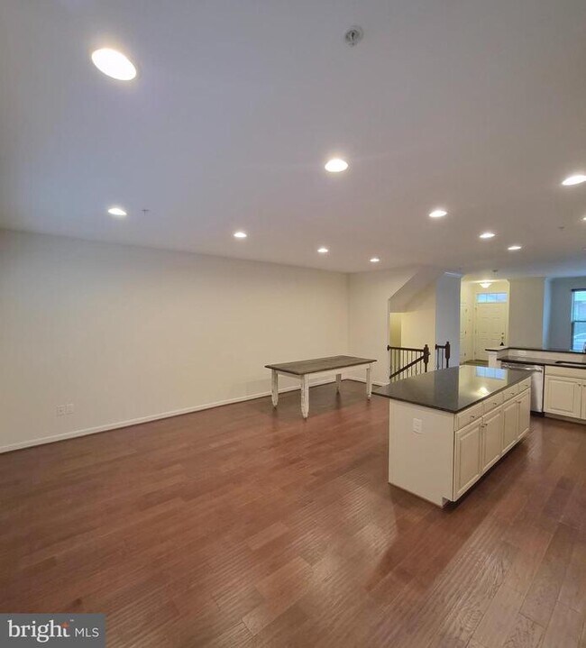 Foto del edificio - 9128 Landon House Ln