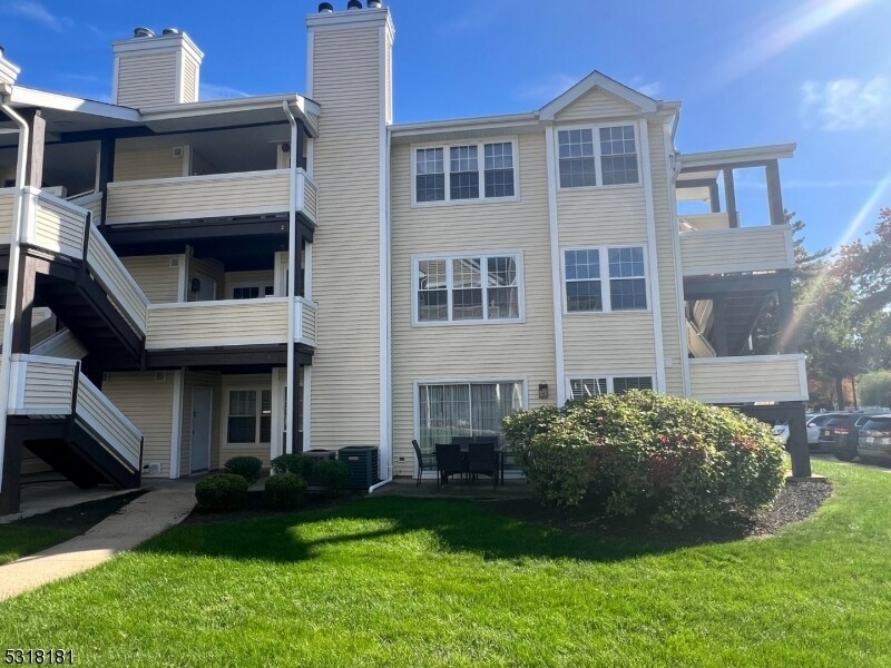 Foto principal - 551 Clubhouse Ct