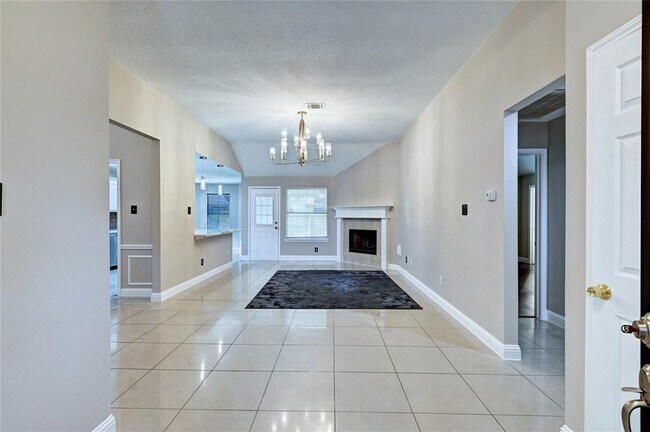 Foto del edificio - 21115 Rushing Creek Ln