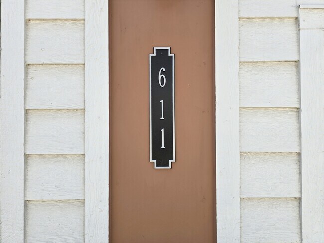 Foto del edificio - 611 Emile St