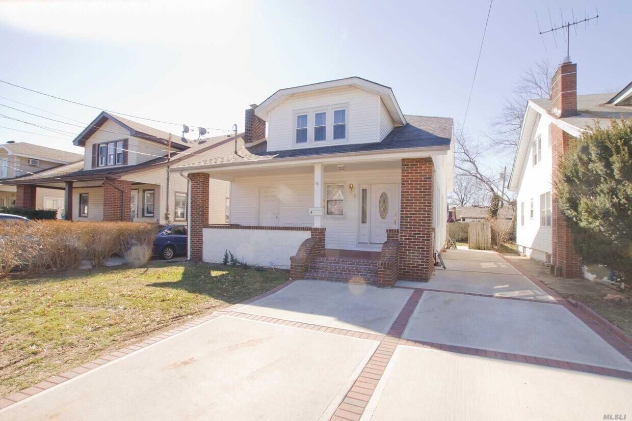 Primary Photo - 6 Foster Pl