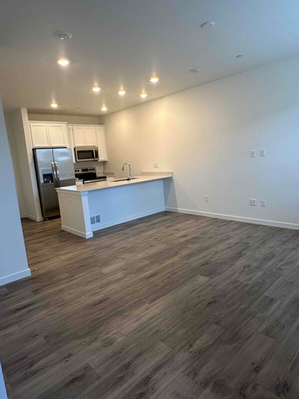 Foto del edificio - 5396 Euclid Dr