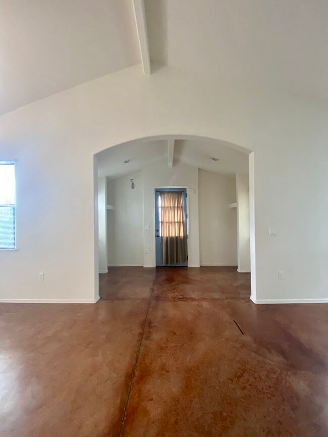 Foto del edificio - FOR RENT / Pre-Leasing