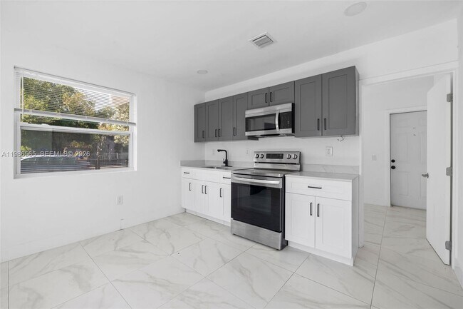 Building Photo - 1445 NW 34th St