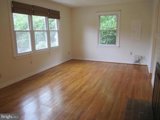 Foto del edificio - 3220 Dashiell Rd