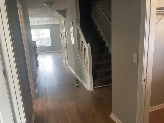 Building Photo - 5322 Creekview Ln